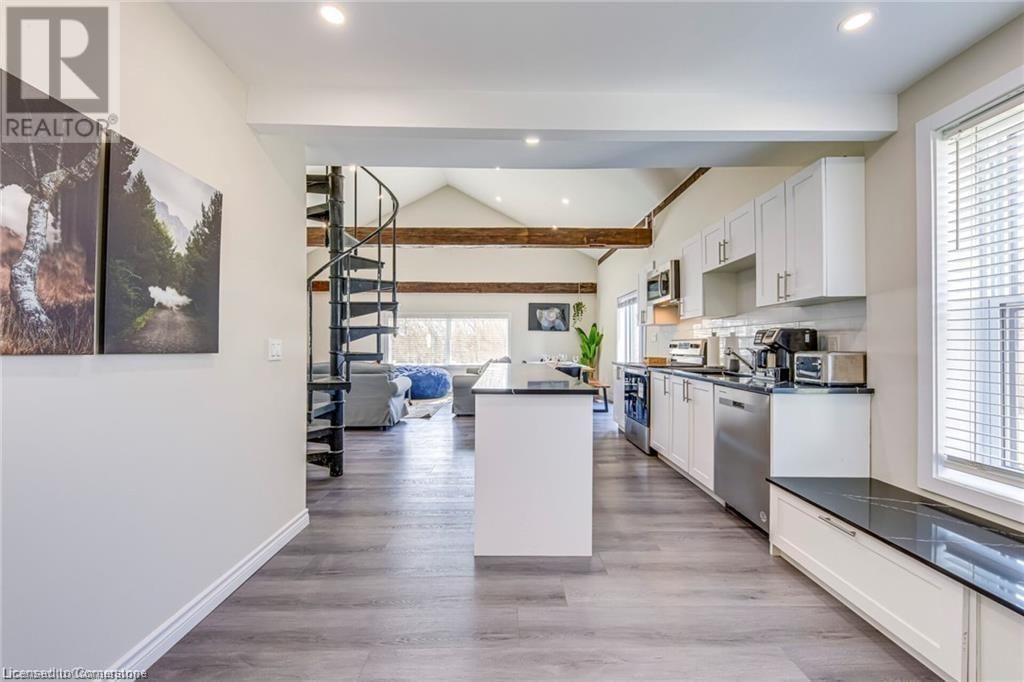 3590 LAKESHORE ROAD Image 6