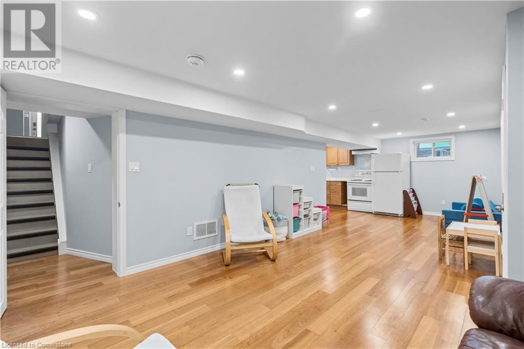 2 WEST 22ND STREET Image 27