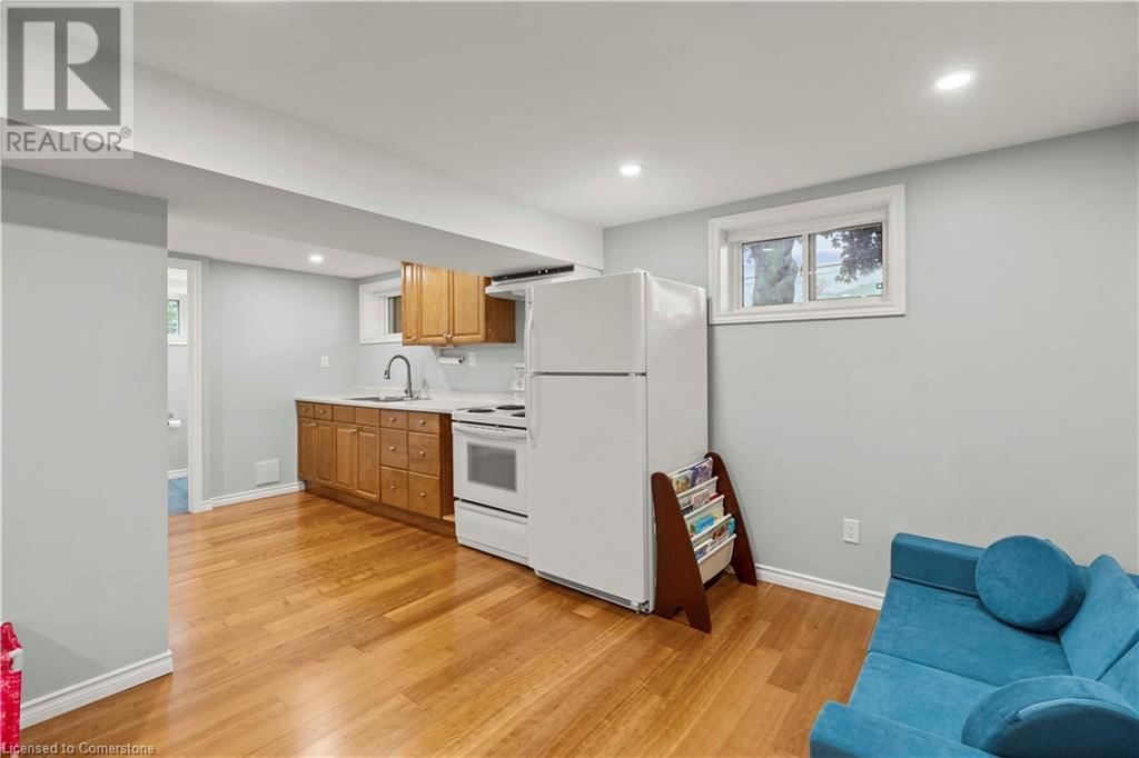 2 WEST 22ND STREET Image 31