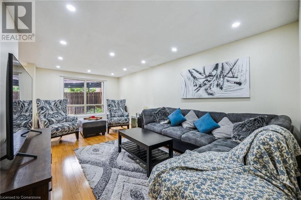 22 - 28 UNDERHILL CRESCENT Image 11