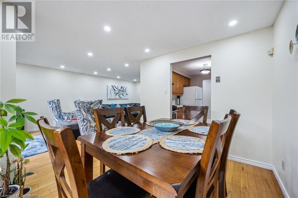 22 - 28 UNDERHILL CRESCENT Image 14