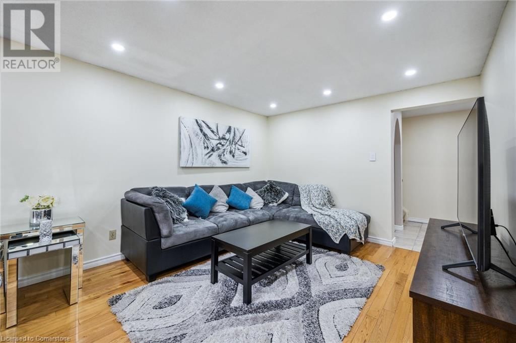 22 - 28 UNDERHILL CRESCENT Image 16