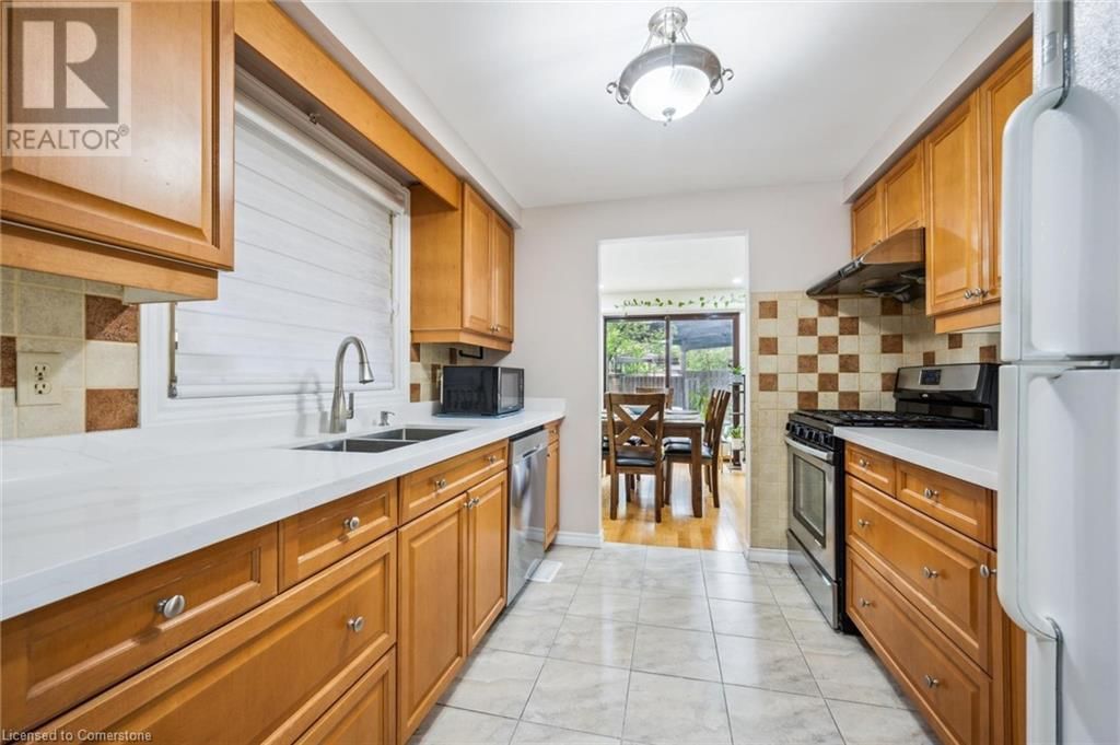 22 - 28 UNDERHILL CRESCENT Image 17