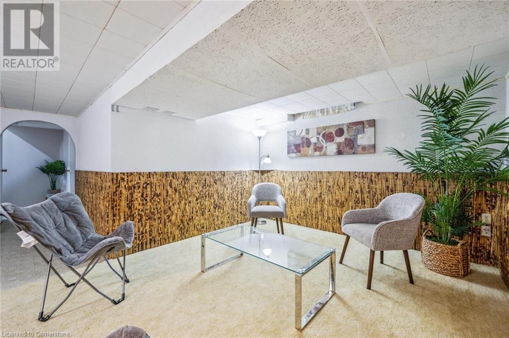 22 - 28 UNDERHILL CRESCENT Image 23