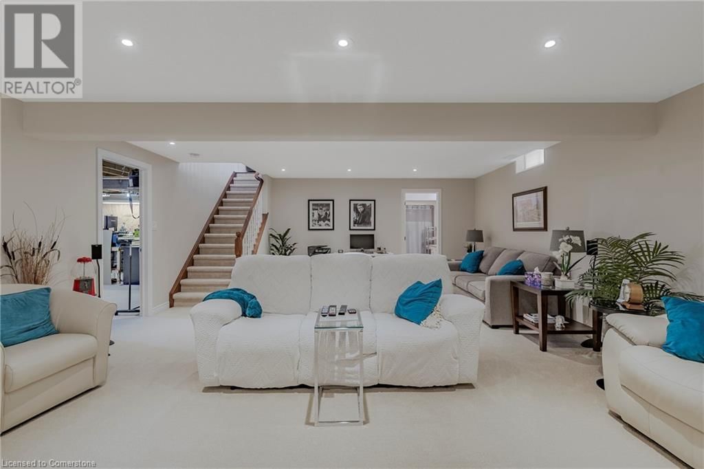 14 MAPLEVIEW DRIVE Image 34