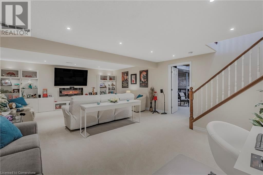 14 MAPLEVIEW DRIVE Image 36