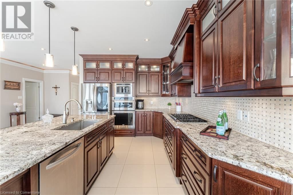 64 SEABREEZE CRESCENT Image 12