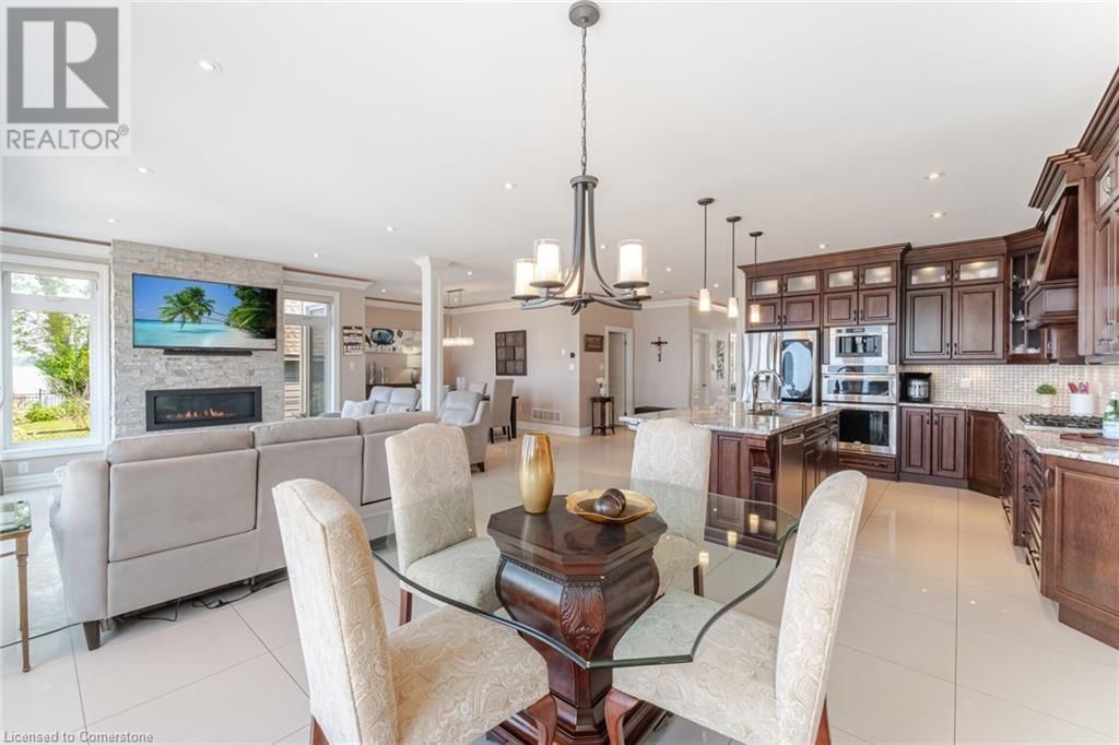64 SEABREEZE CRESCENT Image 15