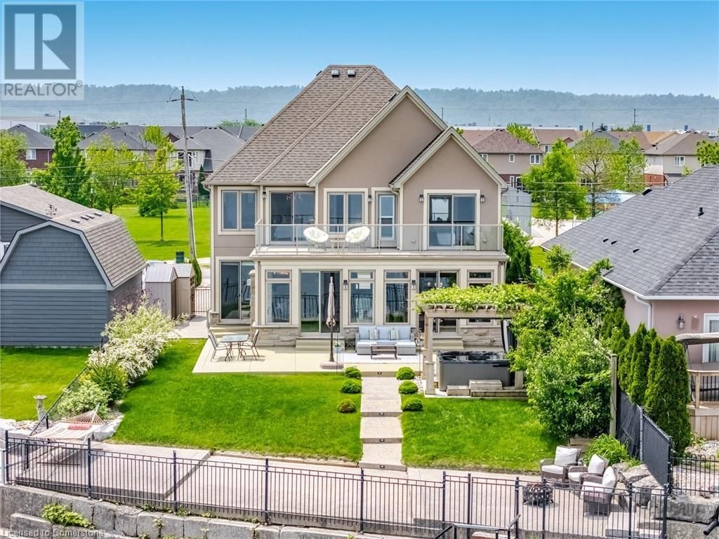 64 SEABREEZE CRESCENT Image 2