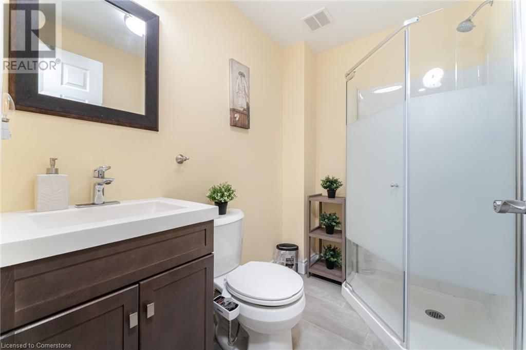 64 SEABREEZE CRESCENT Image 43