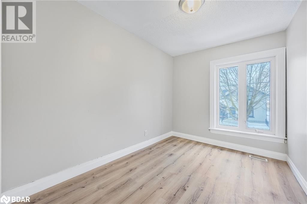 66 MATCHEDASH STREET SOUTH Image 18