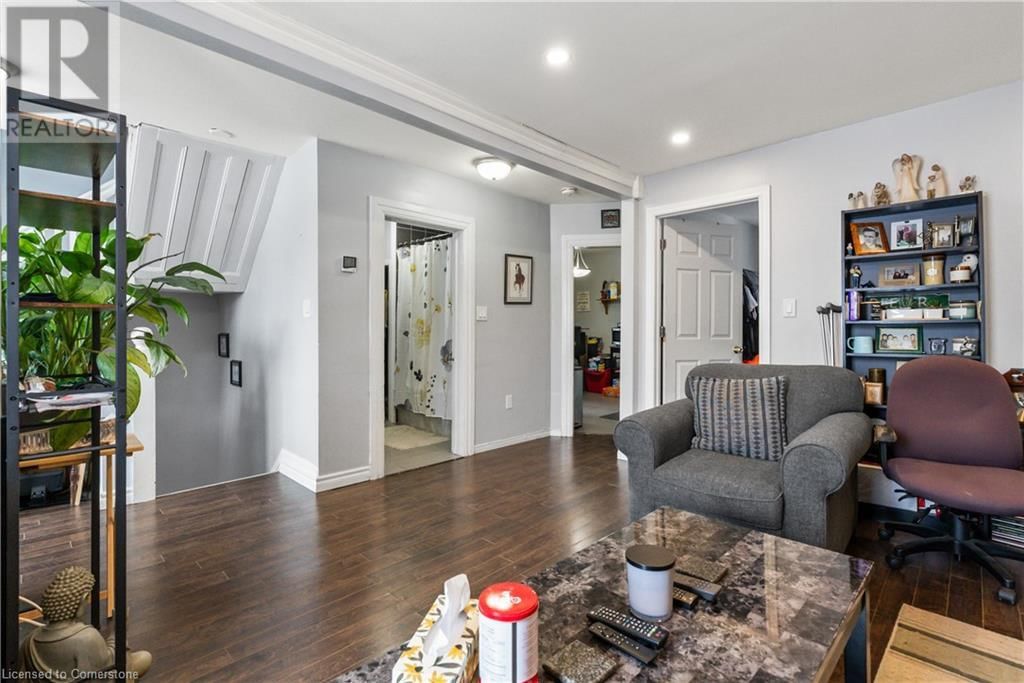 191 SIMCOE STREET SOUTH Image 9