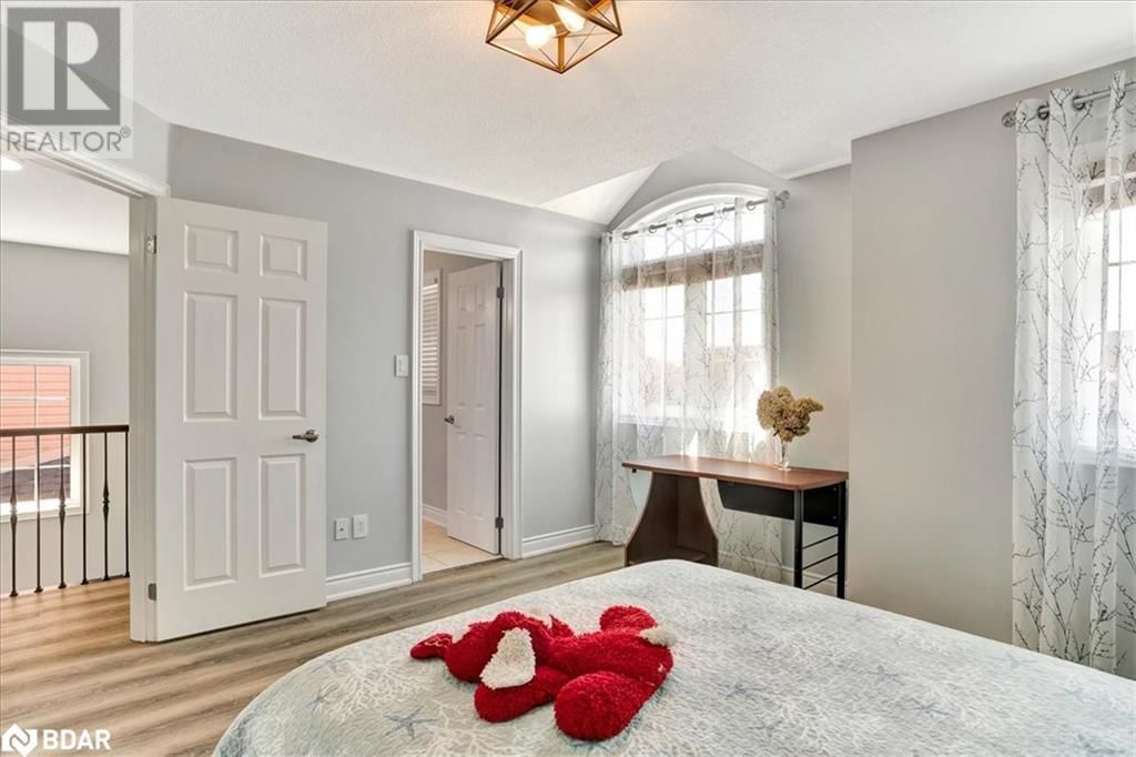 117 WINCHESTER TERRACE Image 35