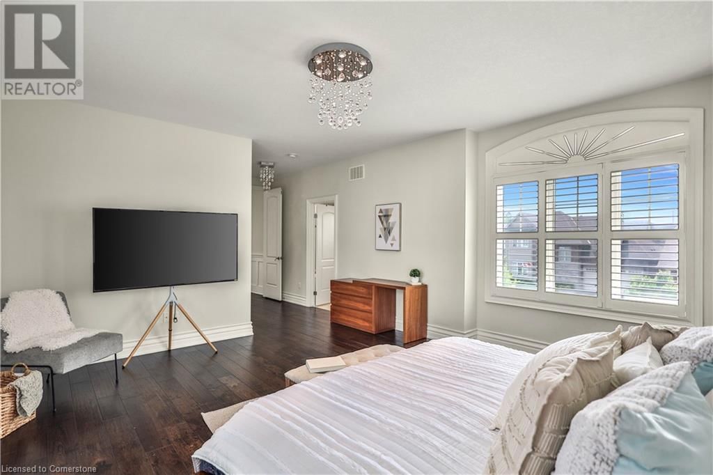 220 MOORLAND CRESCENT Image 23