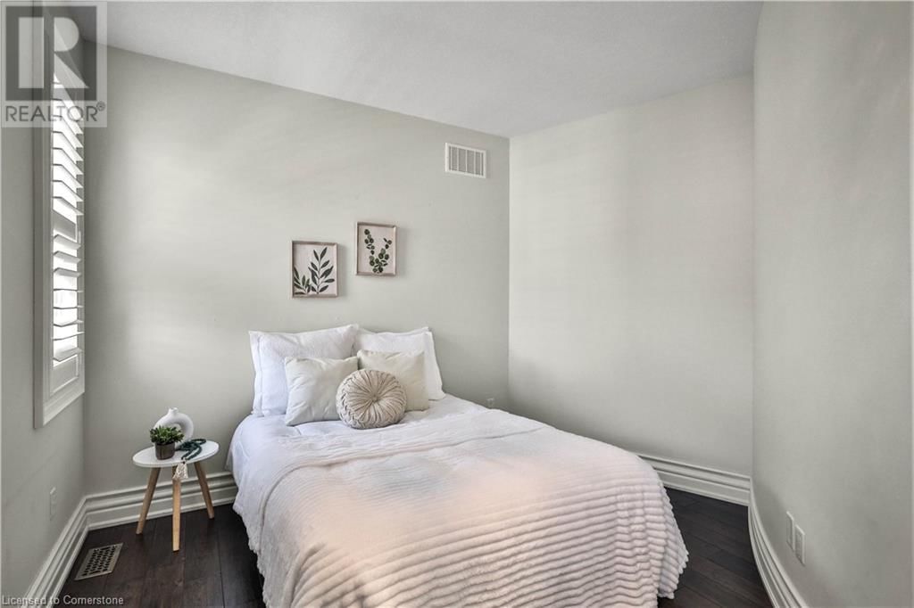 220 MOORLAND CRESCENT Image 26
