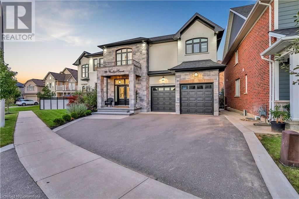 220 MOORLAND CRESCENT Image 3