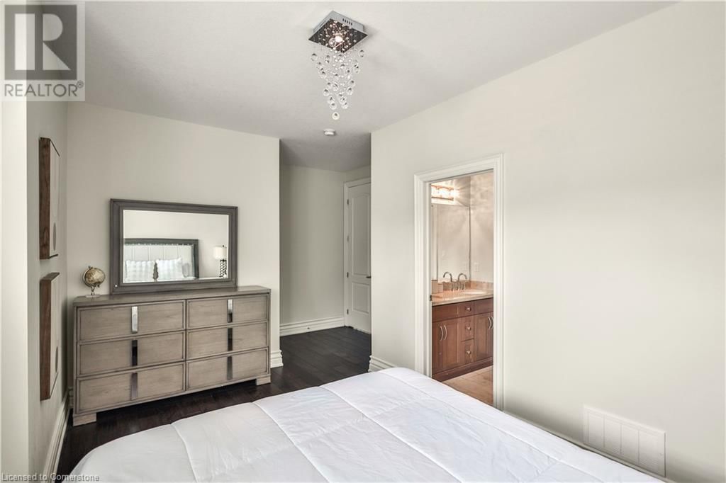 220 MOORLAND CRESCENT Image 30