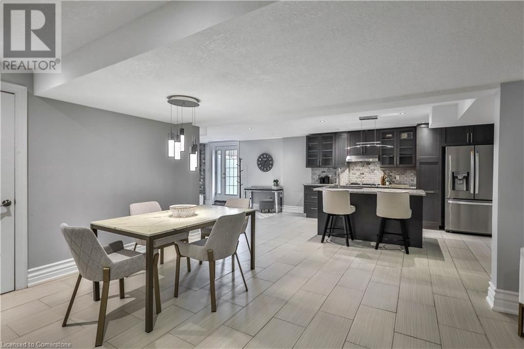 220 MOORLAND CRESCENT Image 32