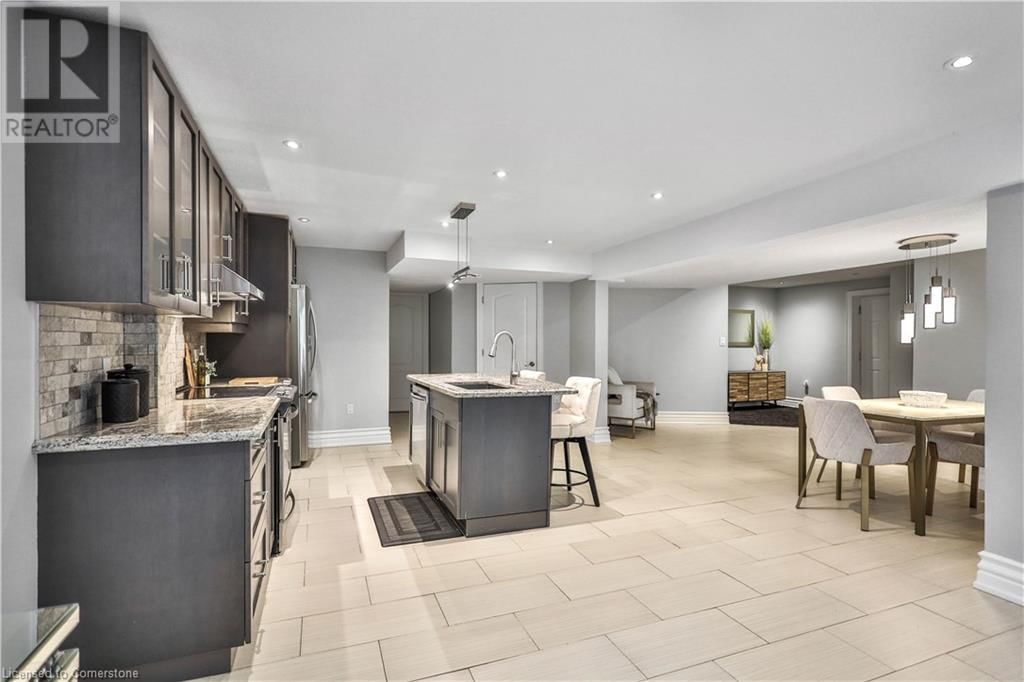 220 MOORLAND CRESCENT Image 34