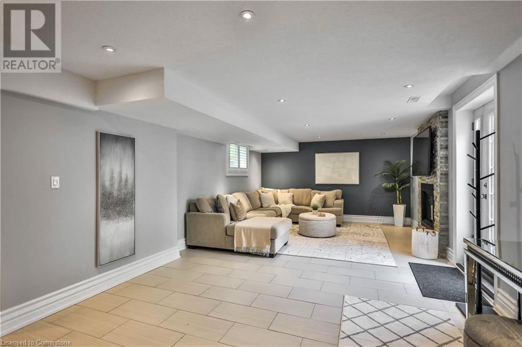 220 MOORLAND CRESCENT Image 35