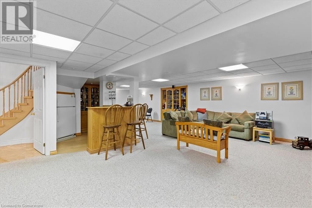 98 HUME DRIVE Image 33