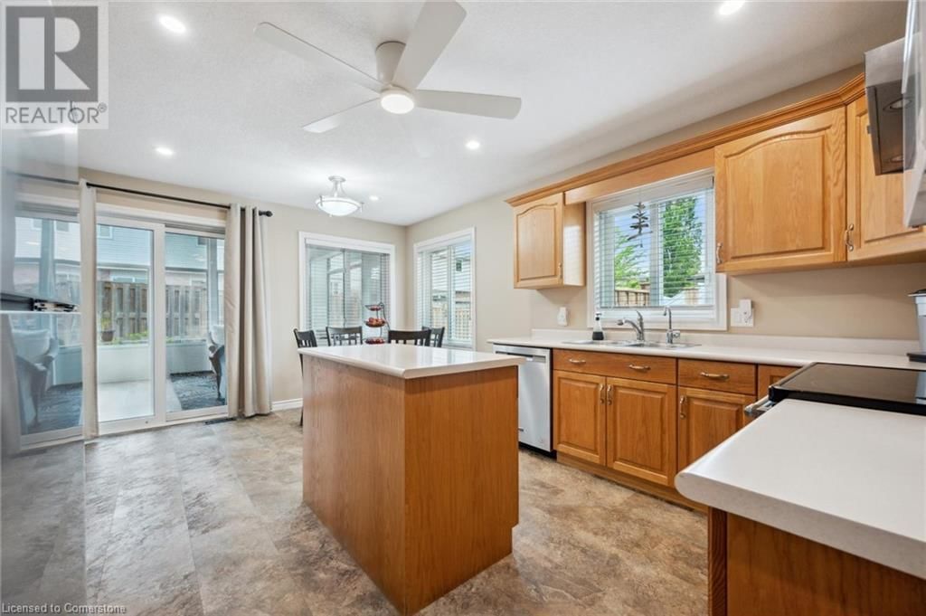 916 KEEWATIN PLACE Image 10