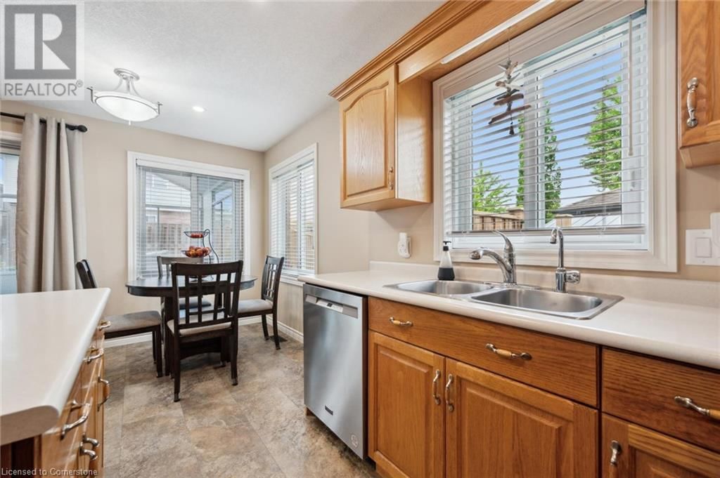 916 KEEWATIN PLACE Image 11