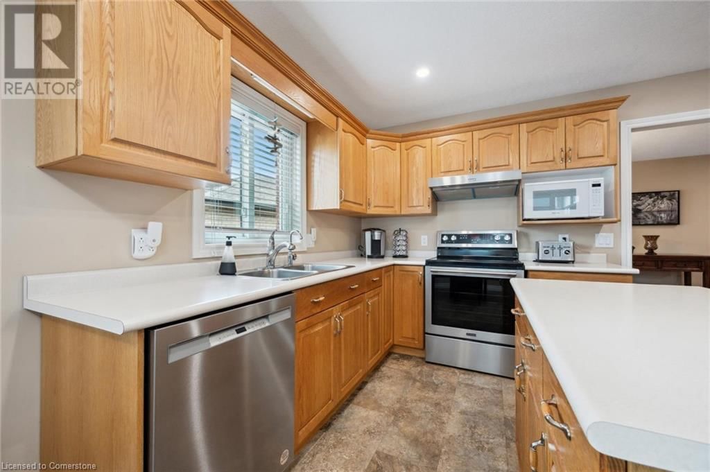 916 KEEWATIN PLACE Image 12