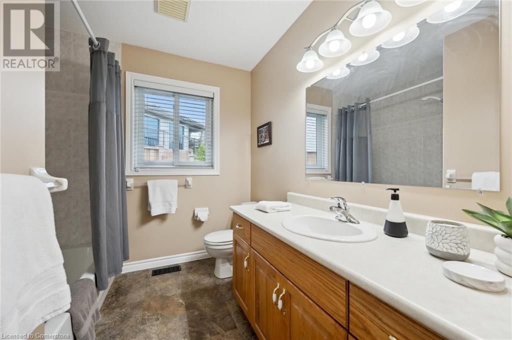 916 KEEWATIN PLACE Image 21