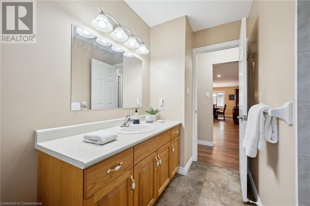 916 KEEWATIN PLACE Image 22
