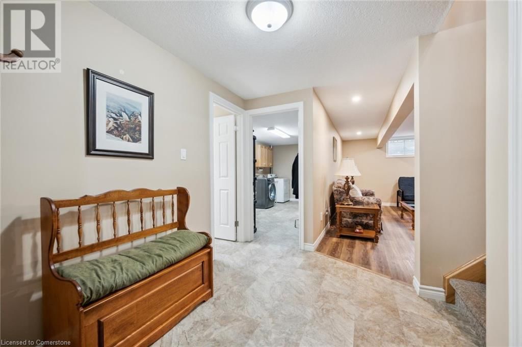 916 KEEWATIN PLACE Image 23