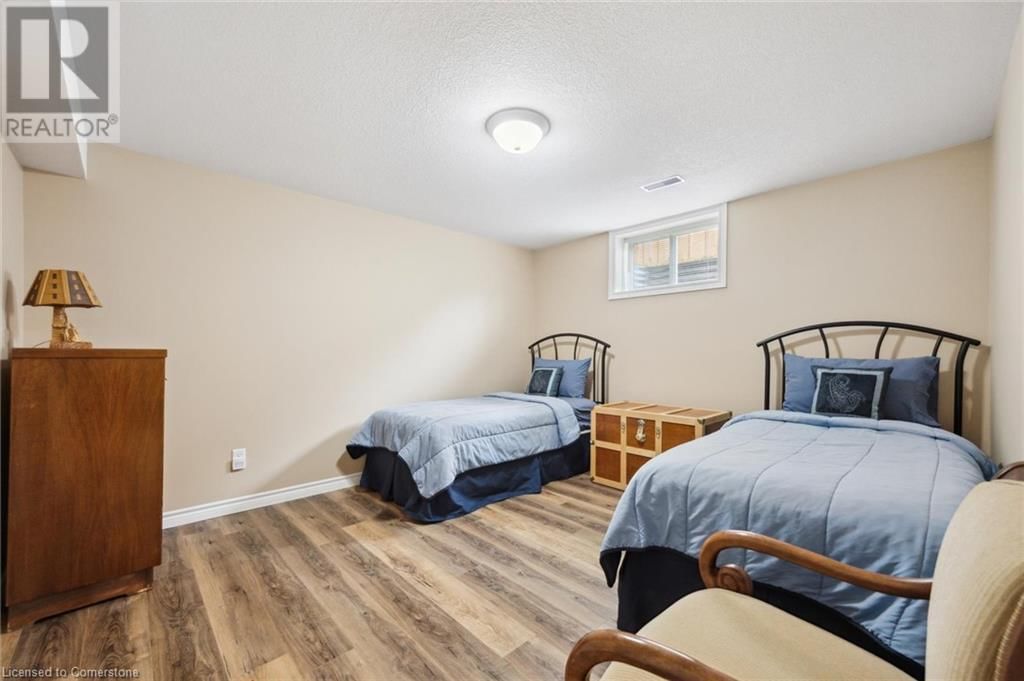 916 KEEWATIN PLACE Image 26