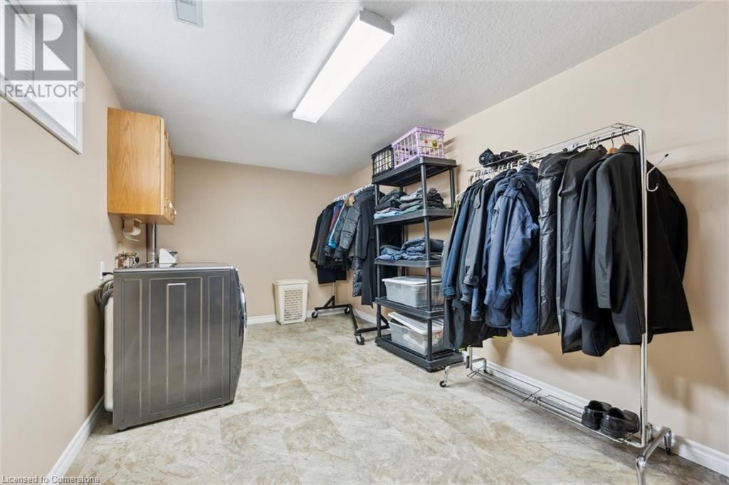 916 KEEWATIN PLACE Image 27