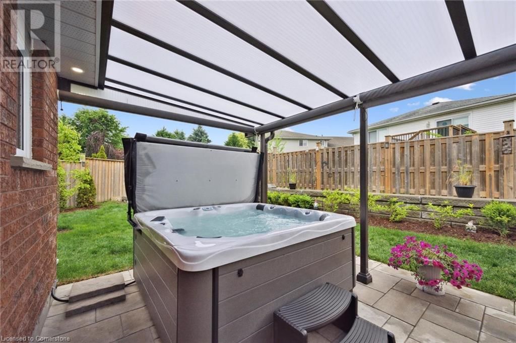 916 KEEWATIN PLACE Image 32