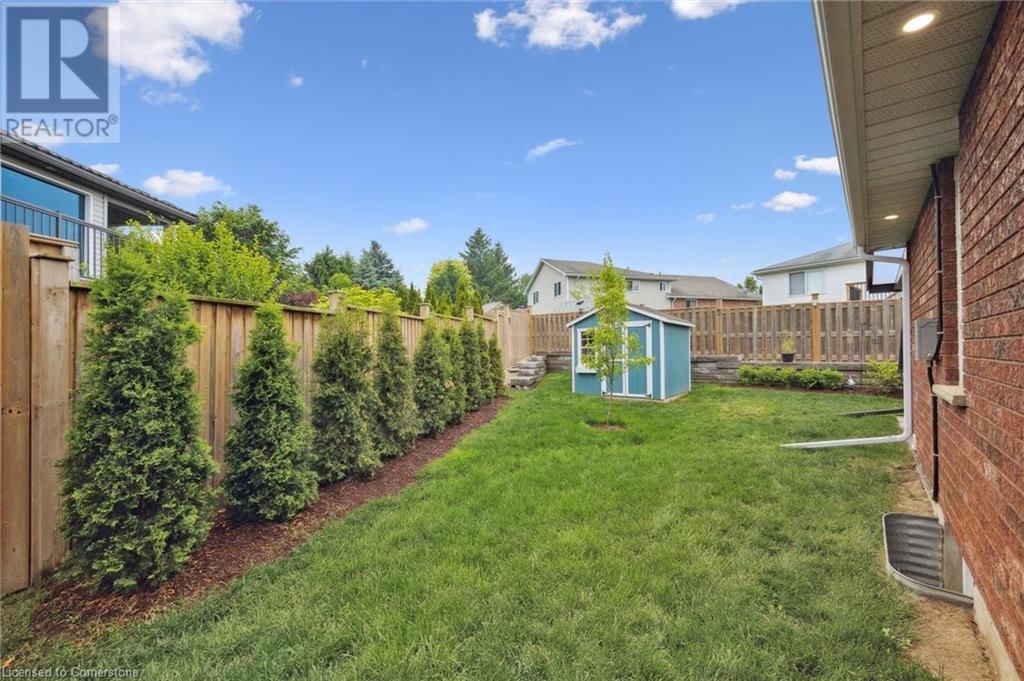 916 KEEWATIN PLACE Image 35