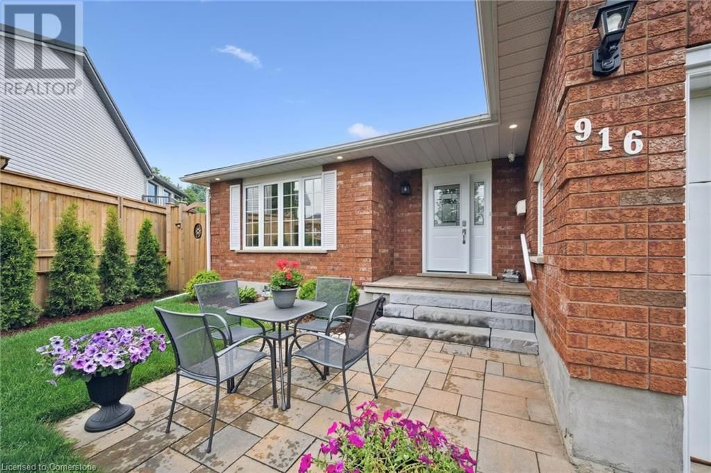 916 KEEWATIN PLACE Image 4