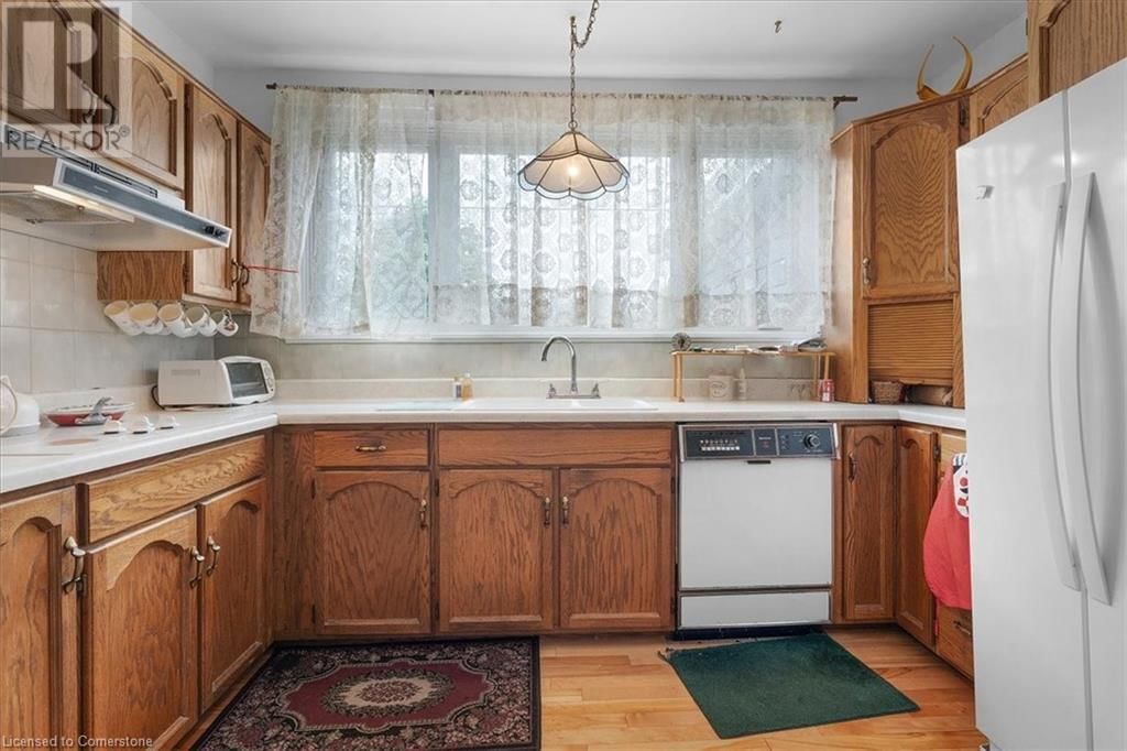 693 UPPER JAMES STREET Image 16