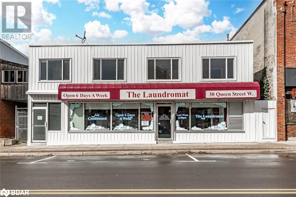 30 QUEEN STREET WEST Image 1