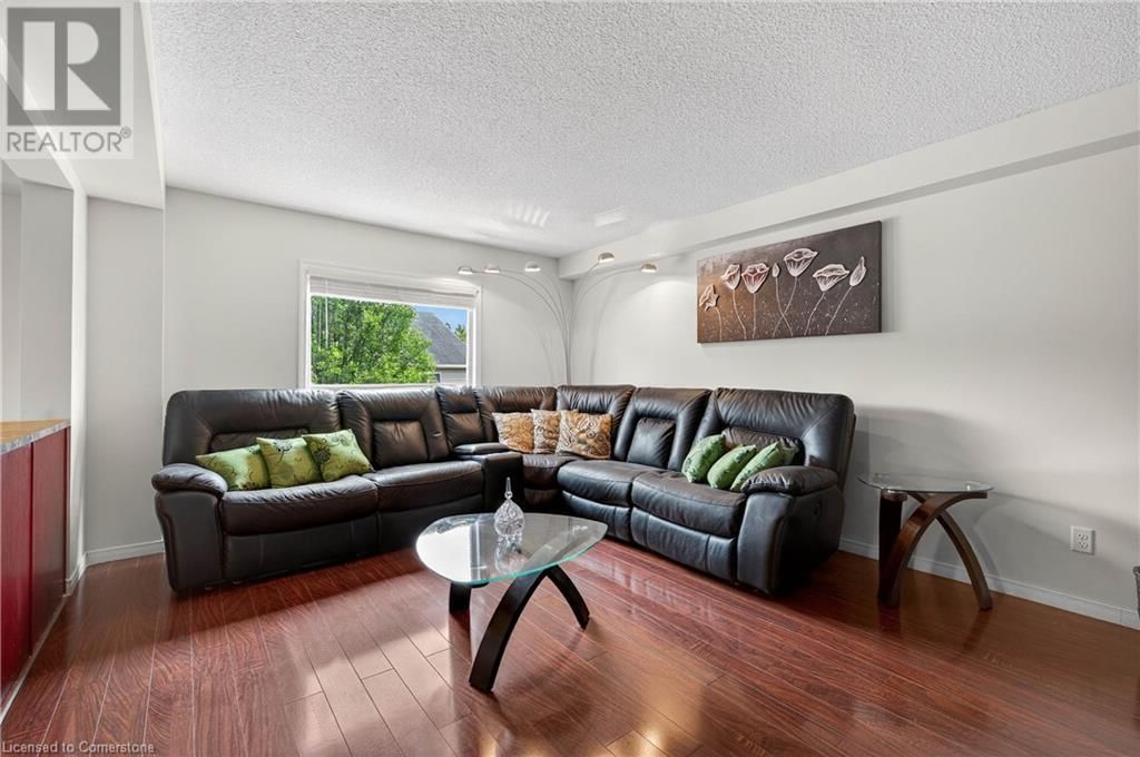 324 BEAUMONT CRESCENT Image 12