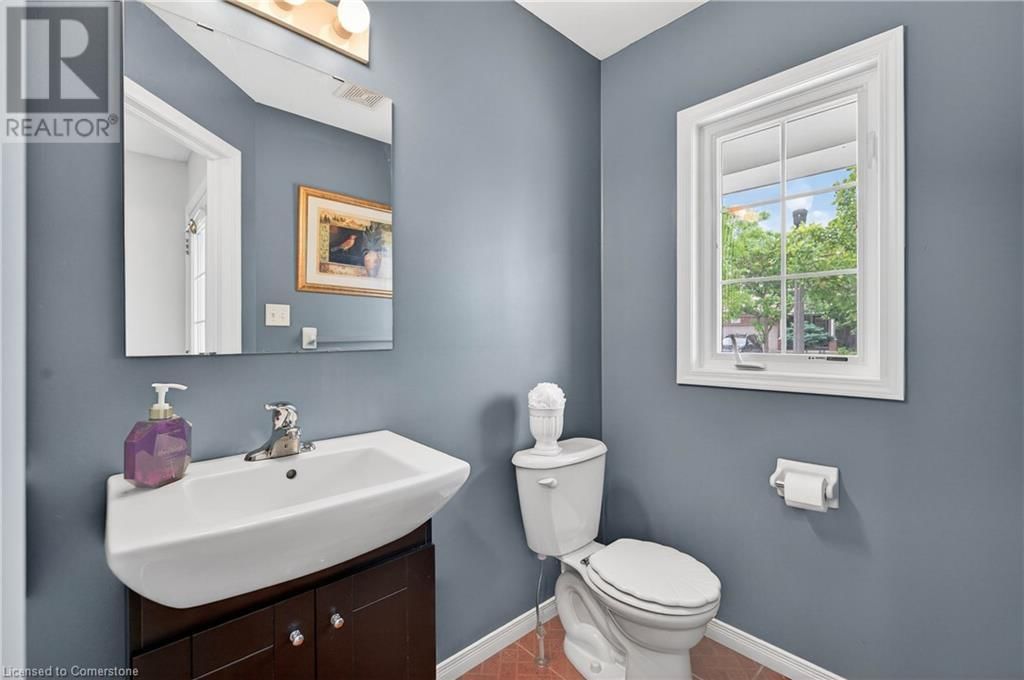 324 BEAUMONT CRESCENT Image 15