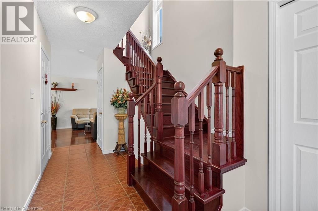 324 BEAUMONT CRESCENT Image 16