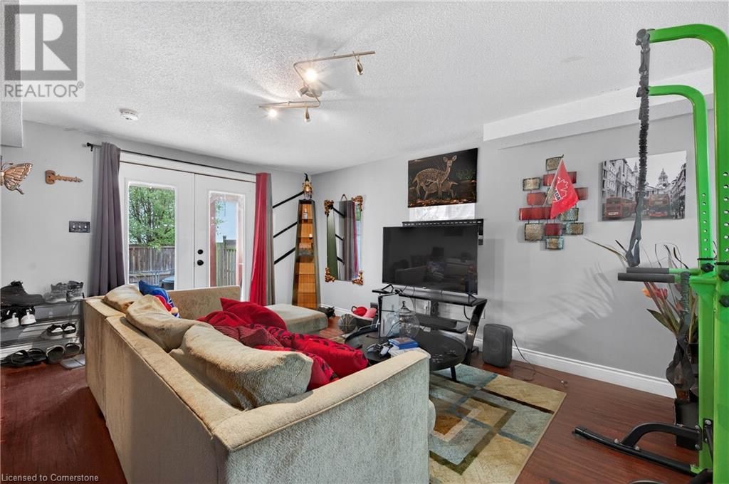 324 BEAUMONT CRESCENT Image 26