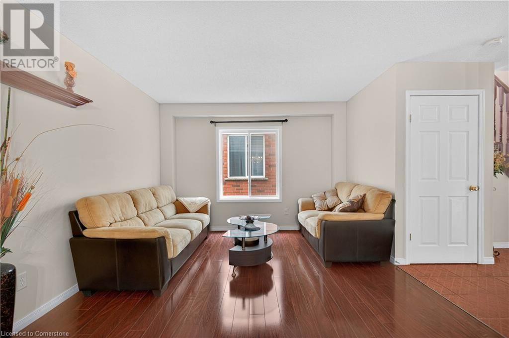 324 BEAUMONT CRESCENT Image 3