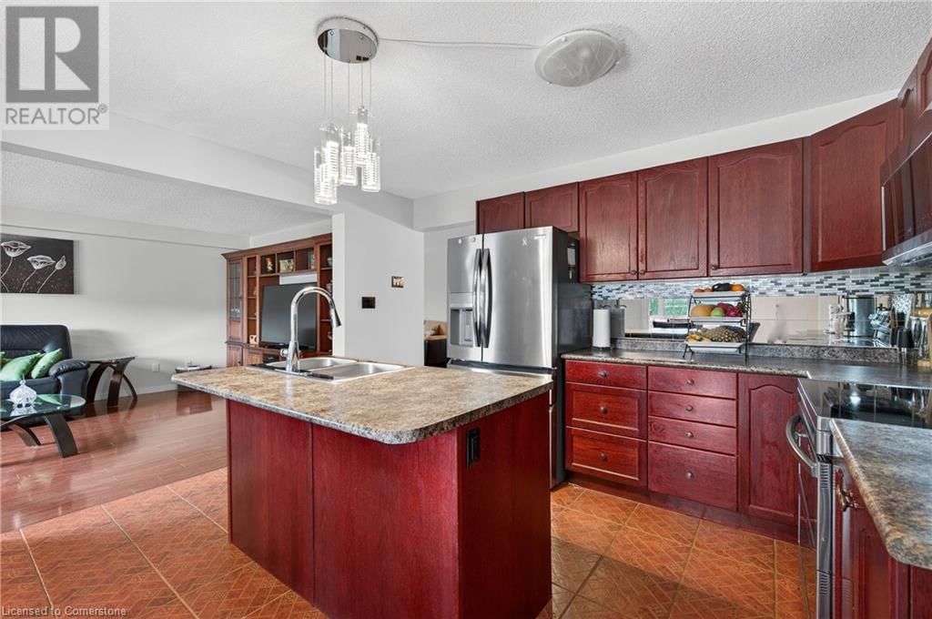 324 BEAUMONT CRESCENT Image 8