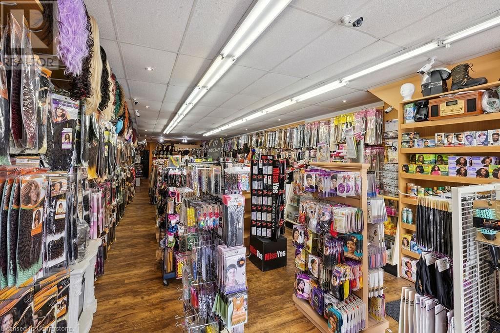 952 UPPER WELLINGTON STREET Image 15