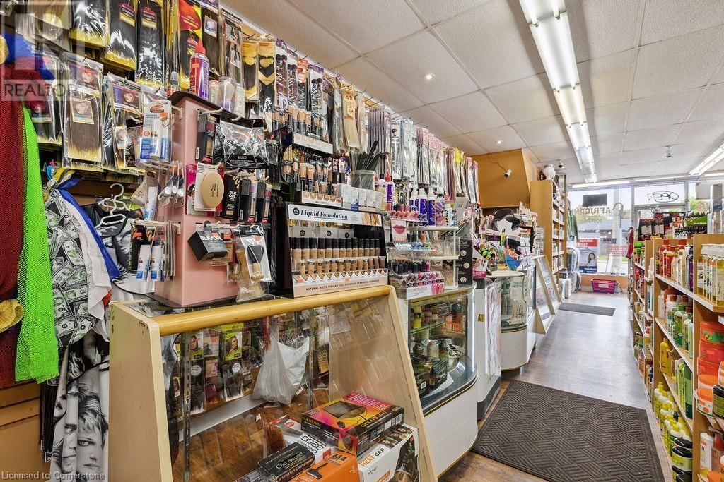 952 UPPER WELLINGTON STREET Image 9
