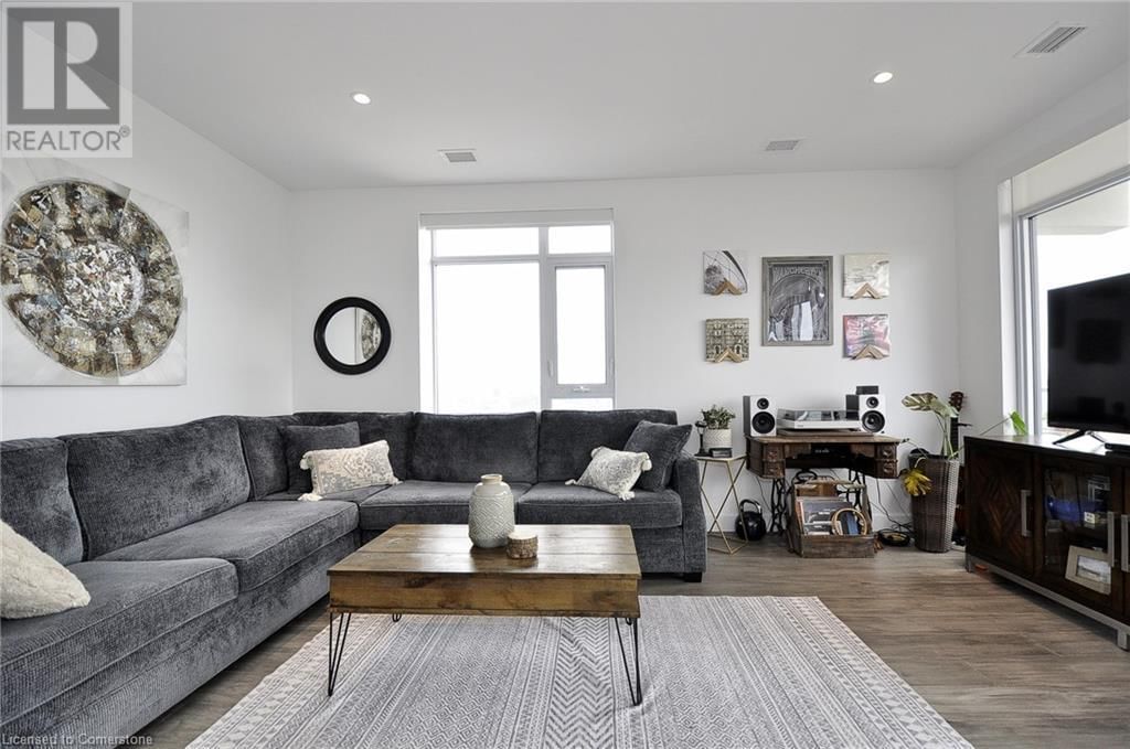 1213 - 15 GLEBE STREET Image 14