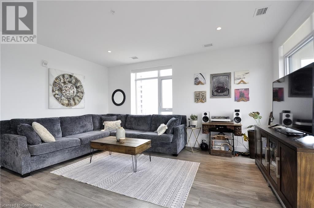 1213 - 15 GLEBE STREET Image 16