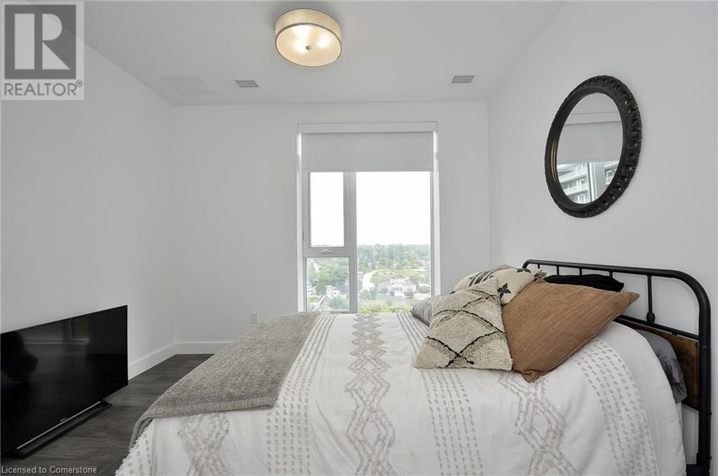 1213 - 15 GLEBE STREET Image 30