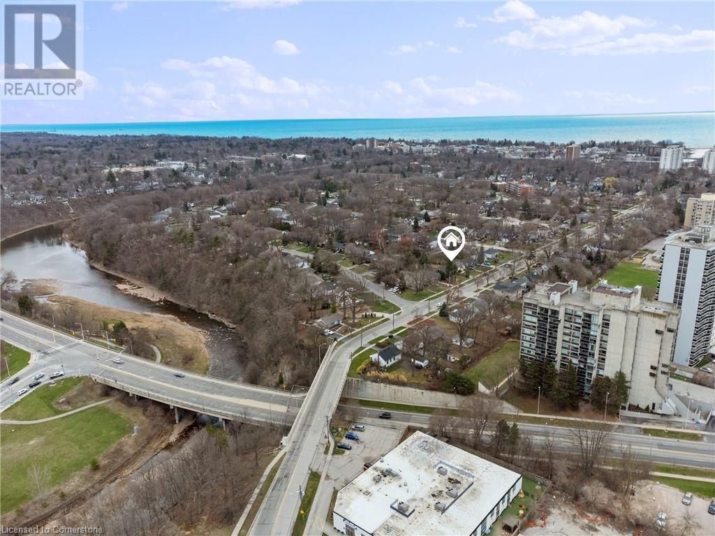 407 QUEEN MARY DRIVE Image 8